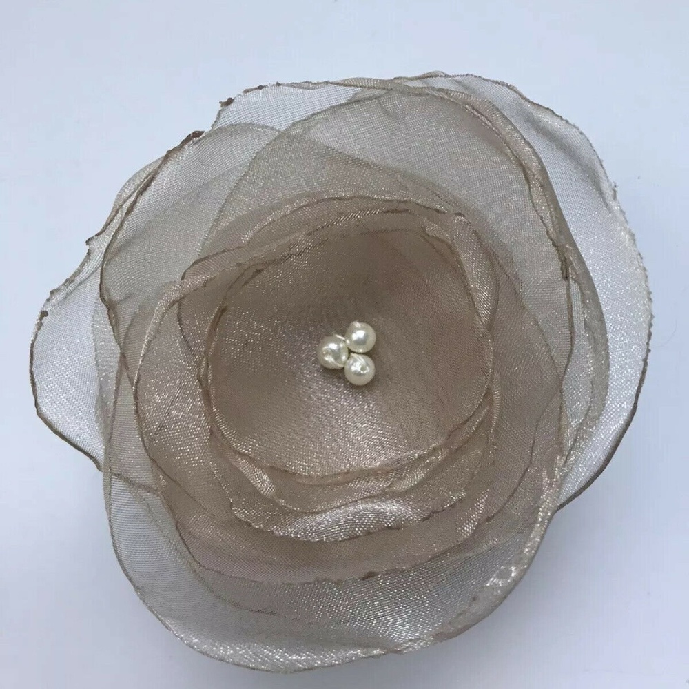 Handmade Alligator Clip Beige Flower